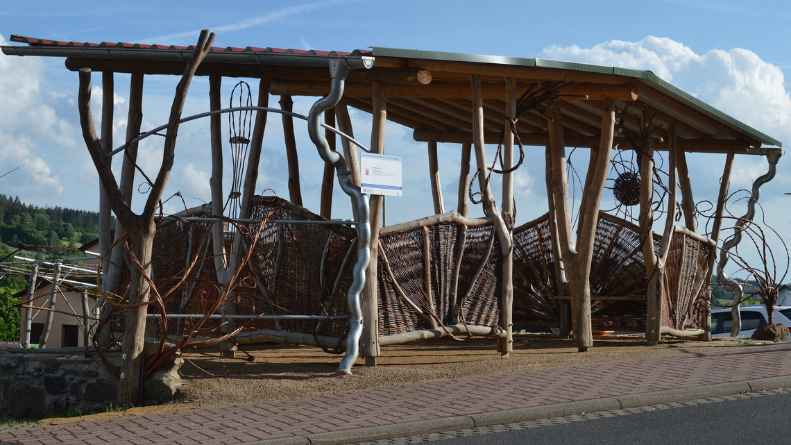 Blick auf den neuen Dorfplatz von Sichenhausen.